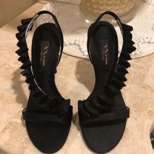 Women’s Nina black shoes size 6